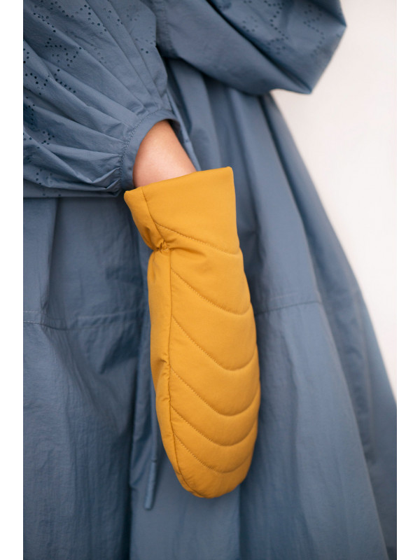 To be: cozy and busy and saffron