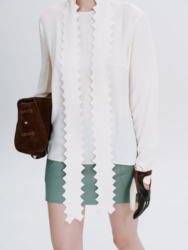  To be: forceful & assertive & bicolor & sand