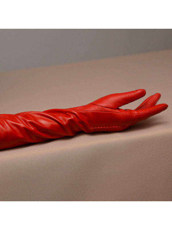 To be: forceful & elegant & red