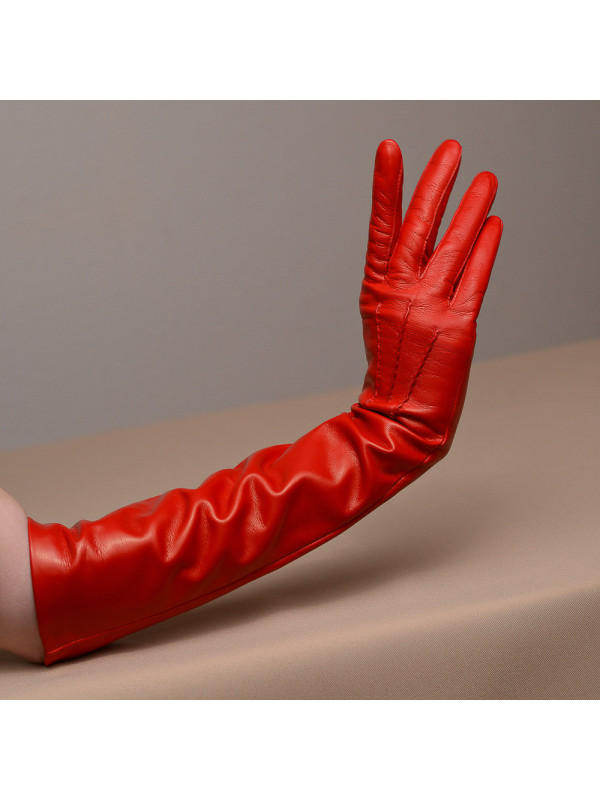 To be: forceful & elegant & red