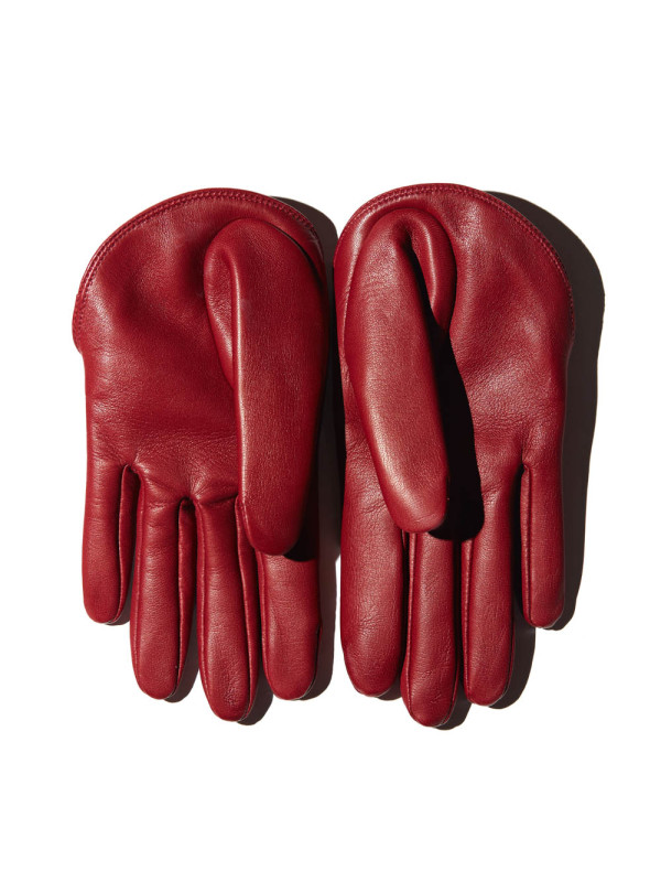 To be: forceful & lunar & red apple