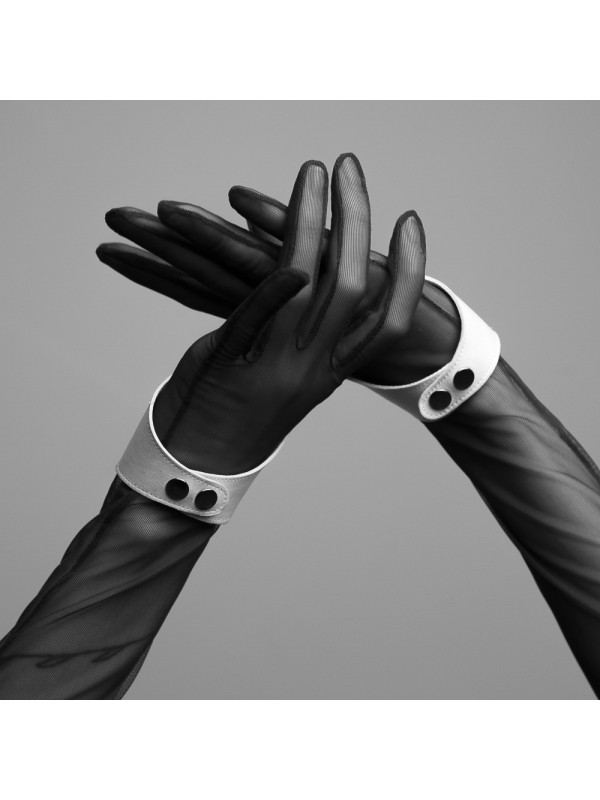 To be: forceful & handcuff & white
