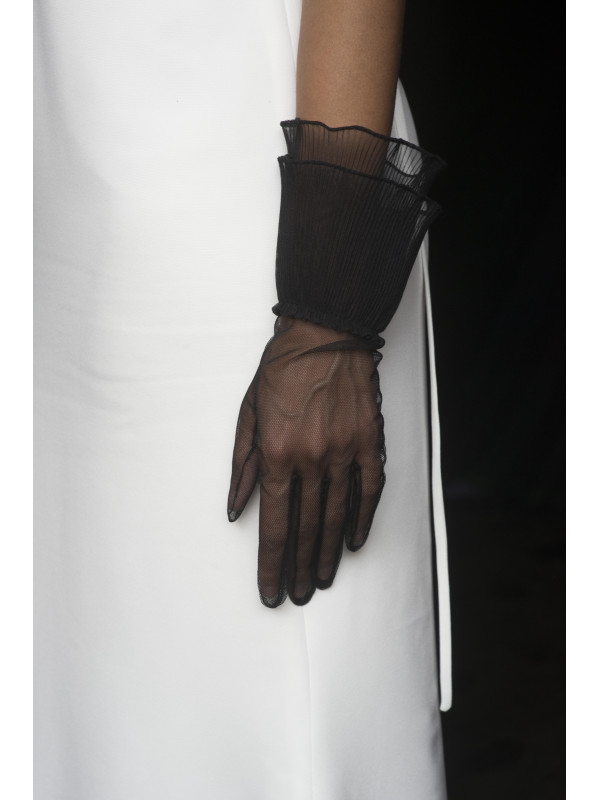 To be: nude  & genteel & black