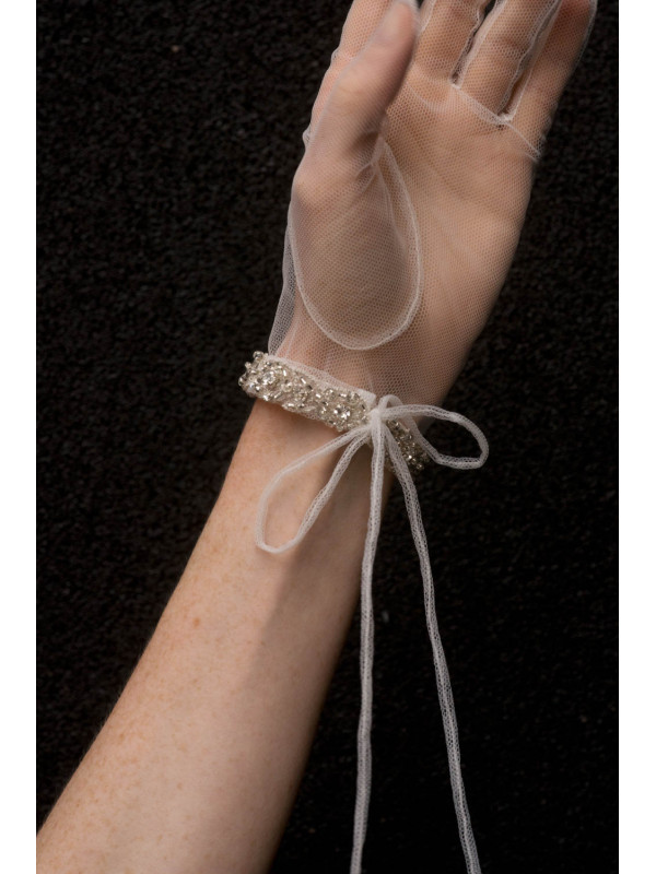 To be: pure & ethereal & white