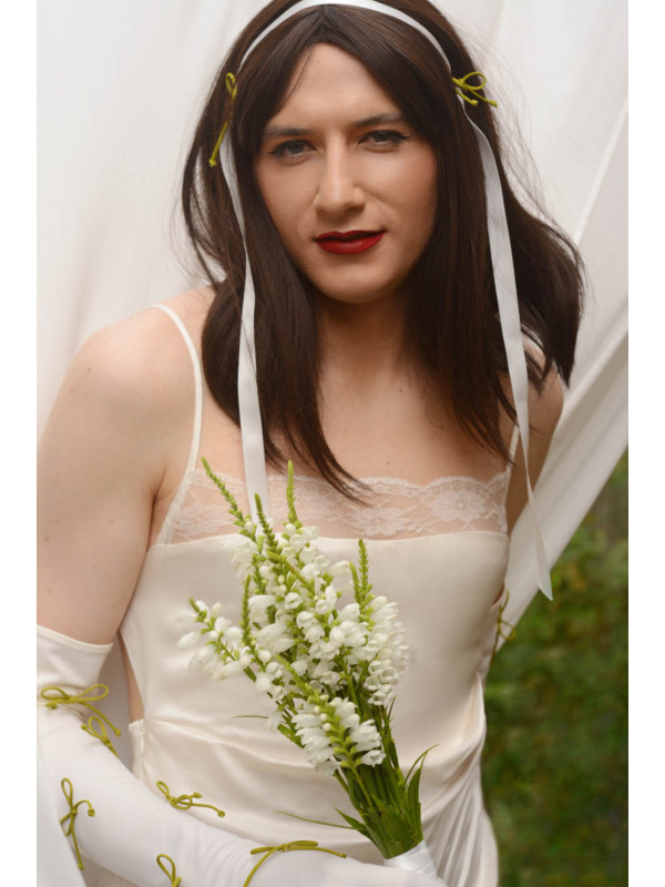To be: pure & tied & white & lime
