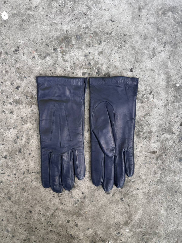 To be: sale & classic & deep blue