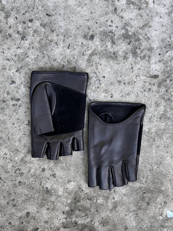 To be: sale & cheeky & black & suede
