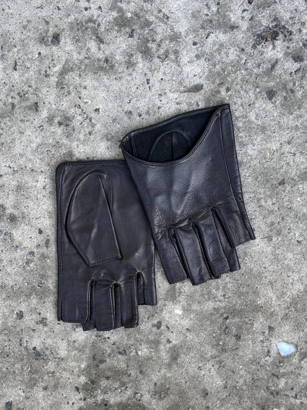 To be: sale & cheeky & black & men