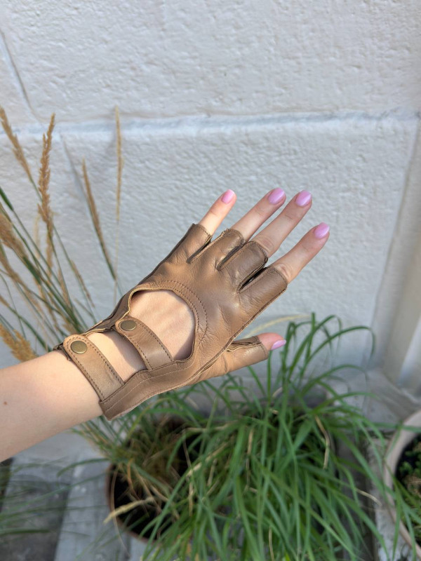  To be: Sale & Noname & Taupe 