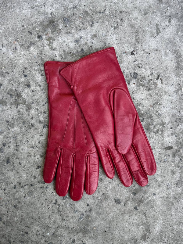 To be: Sale & Classic & Apple Red