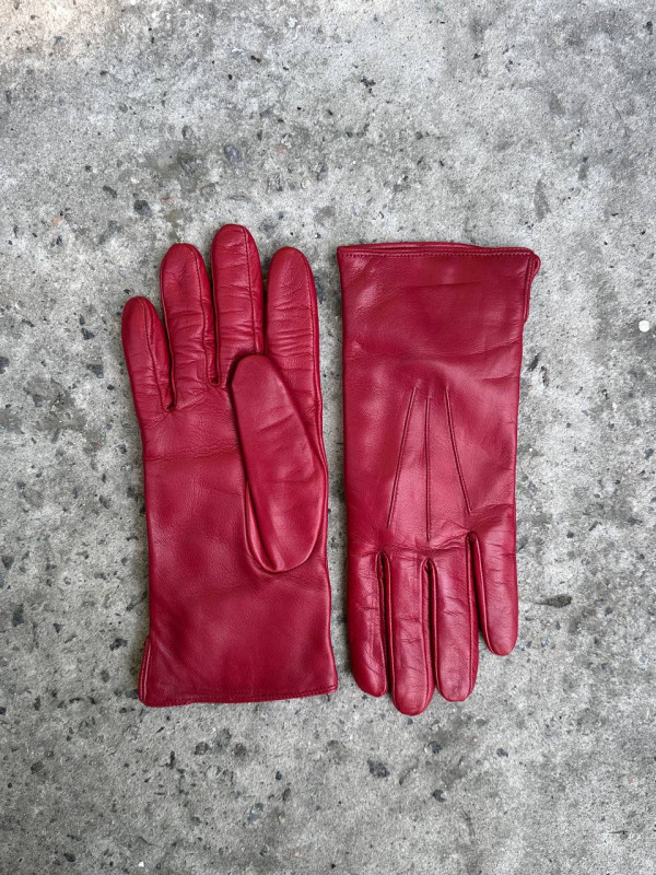 To be: Sale & Classic & Apple Red