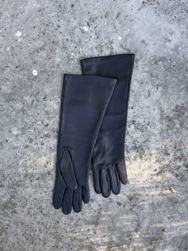  To be: Sale & Minimal & Black & 4