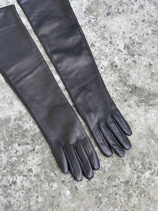  To be: Sale & Minimal & Black & 4