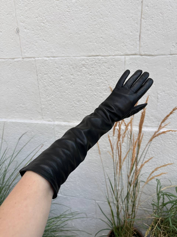  To be: Sale & Minimal & Black & 4