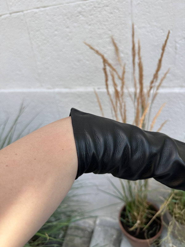  To be: Sale & Minimal & Black & 4